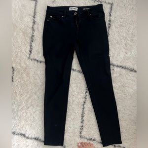 DL1961 Skinny Jean